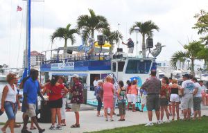 le barge and passengers