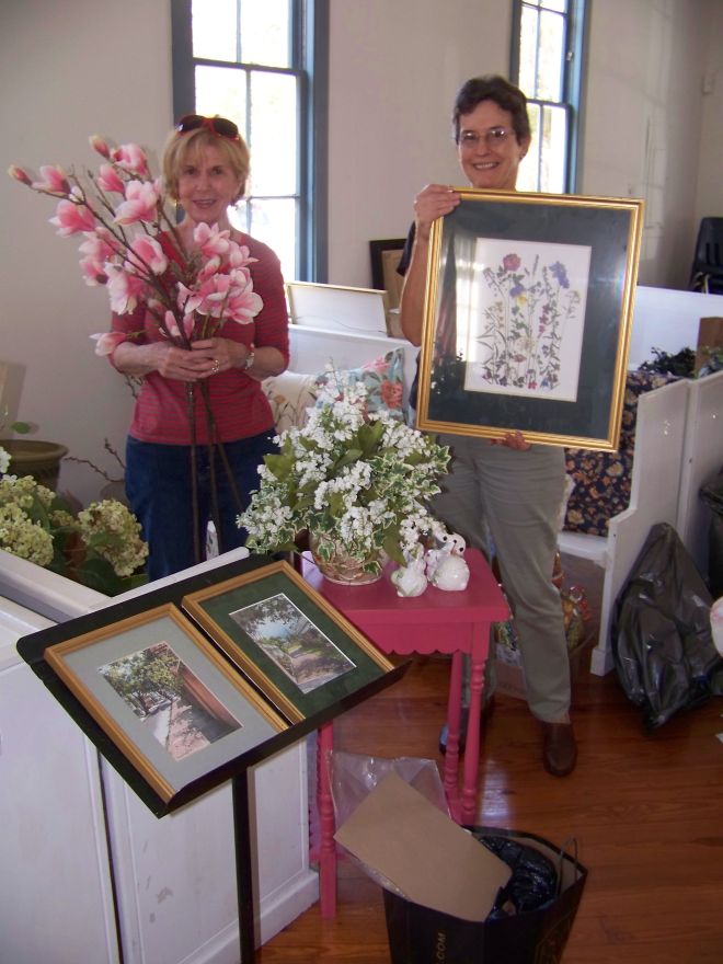 sue and deb volunteering