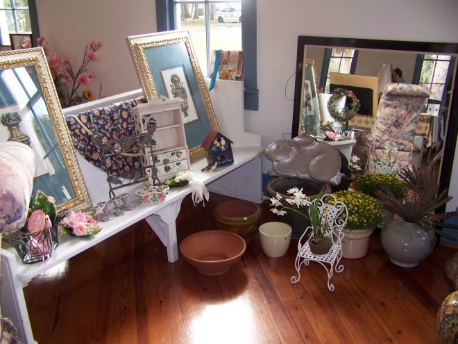 Garden and home decor items will be for sale to raise funds for the Historical Society of Sarasota County