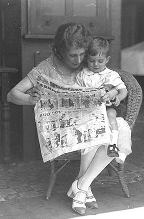 Reading the newspaper 1925